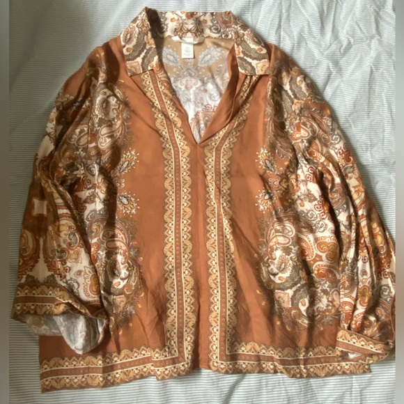 Two Piece Matching Shorts/Blouse Set - Picture 2 of 3